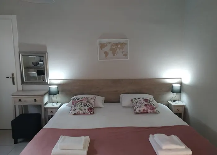 Trousas Apartments