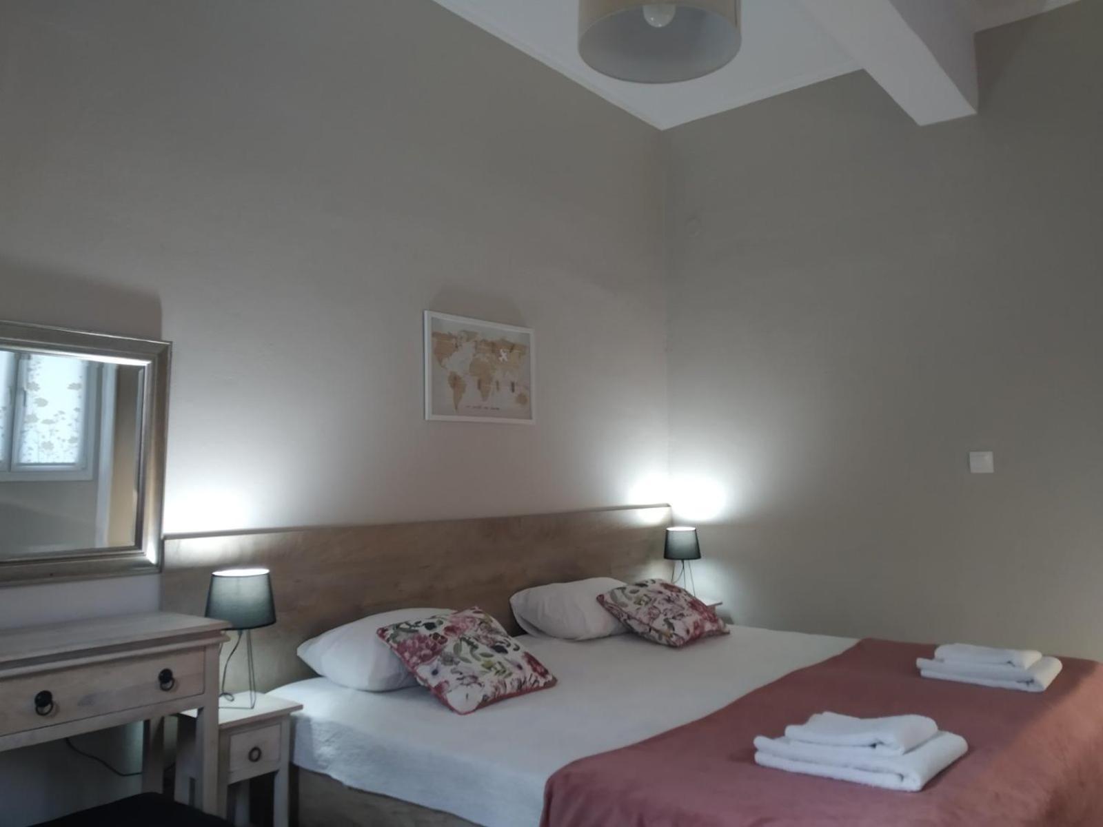 Apartment Trousas *