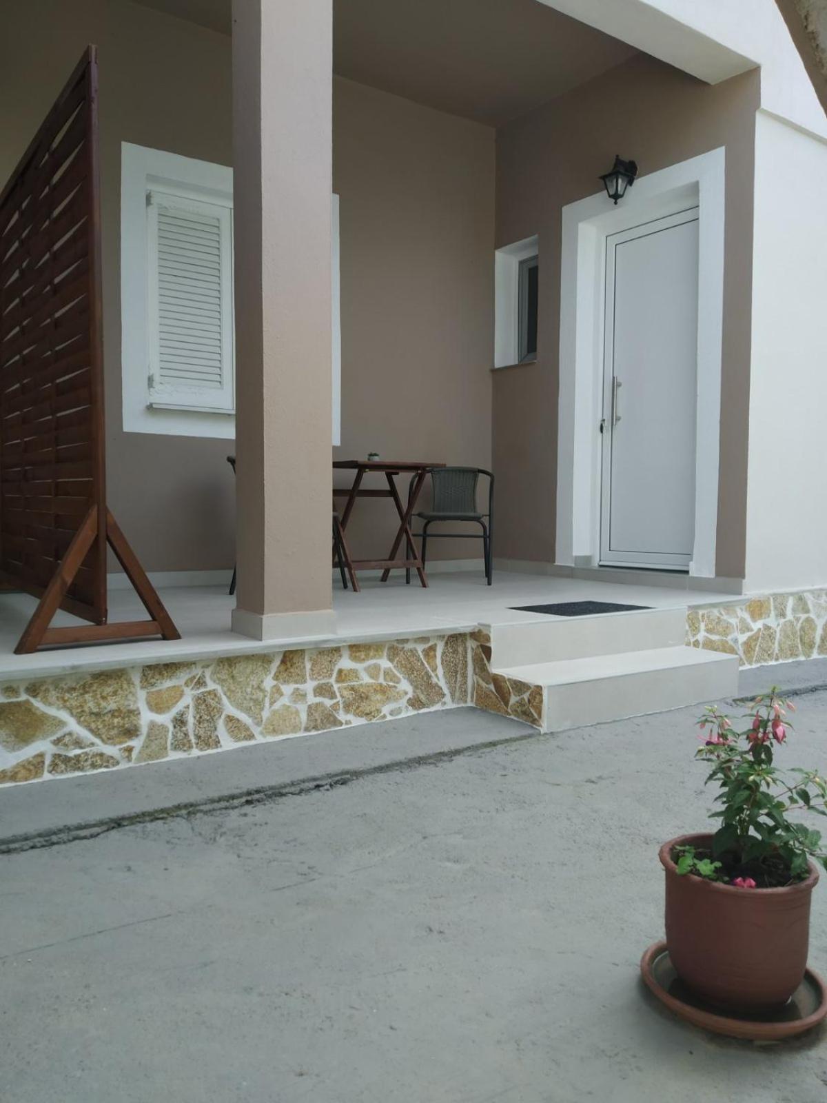 Trousas Apartmán