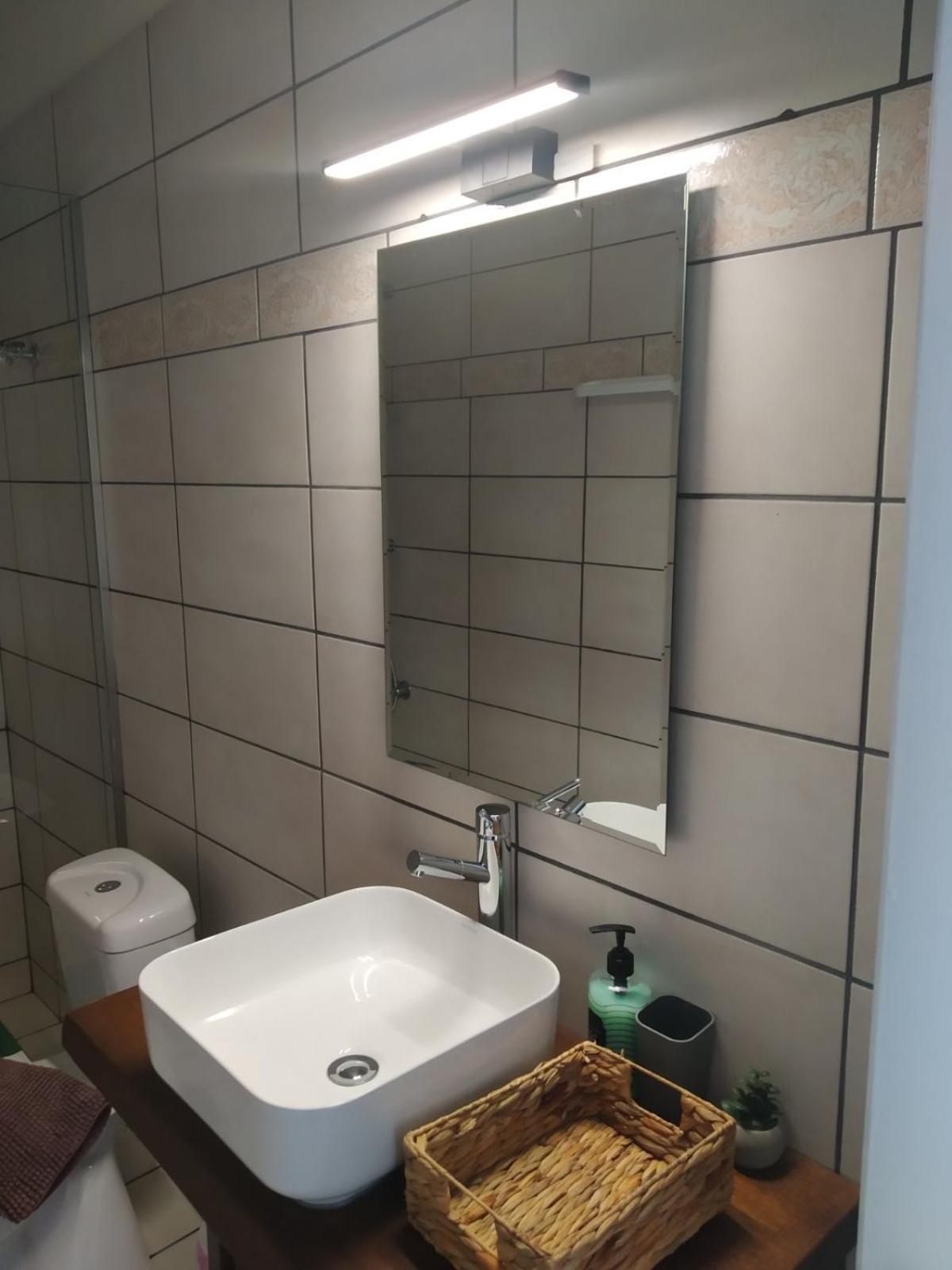 Apartment Trousas