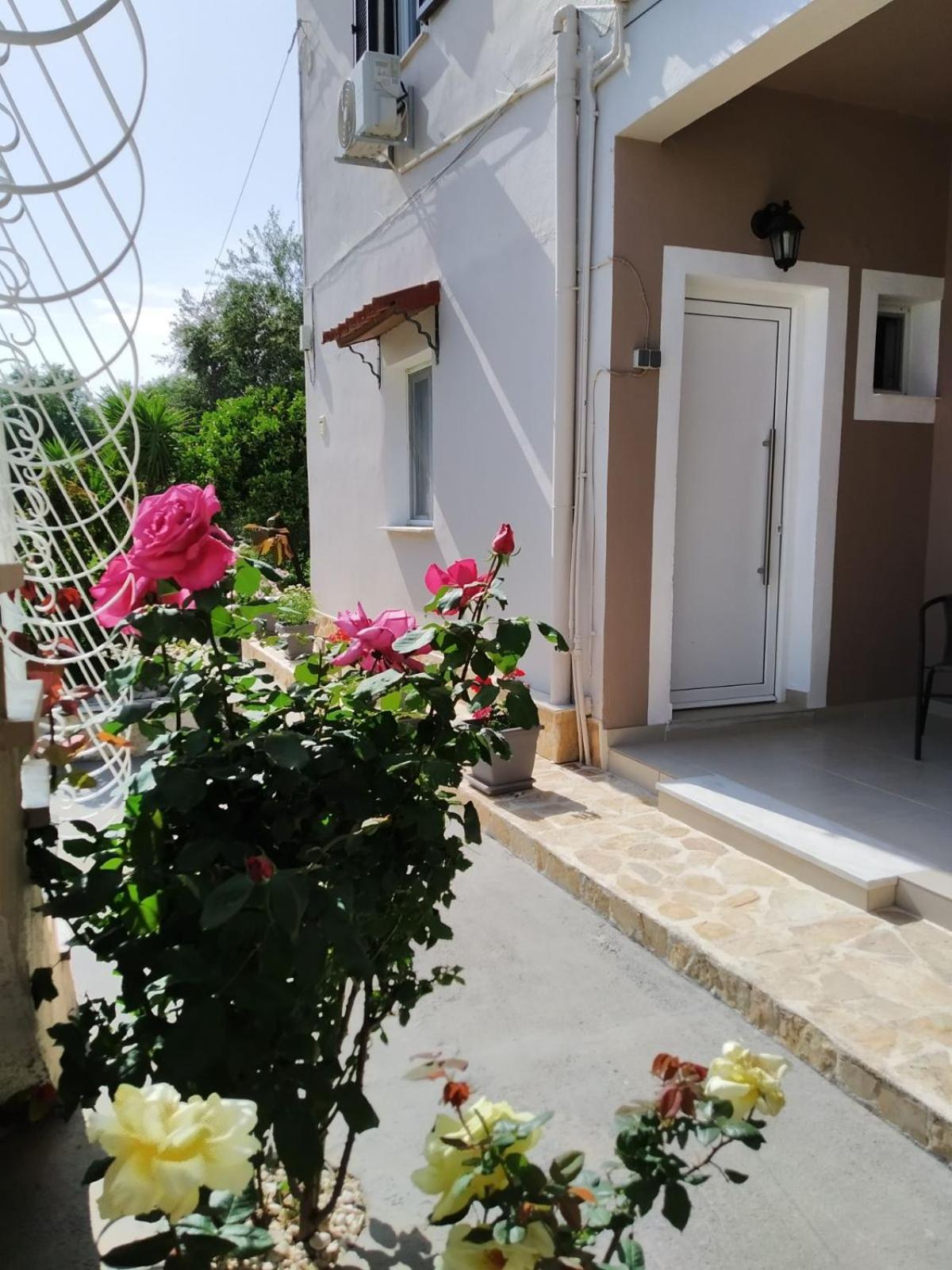Trousas * Roda (Corfu)