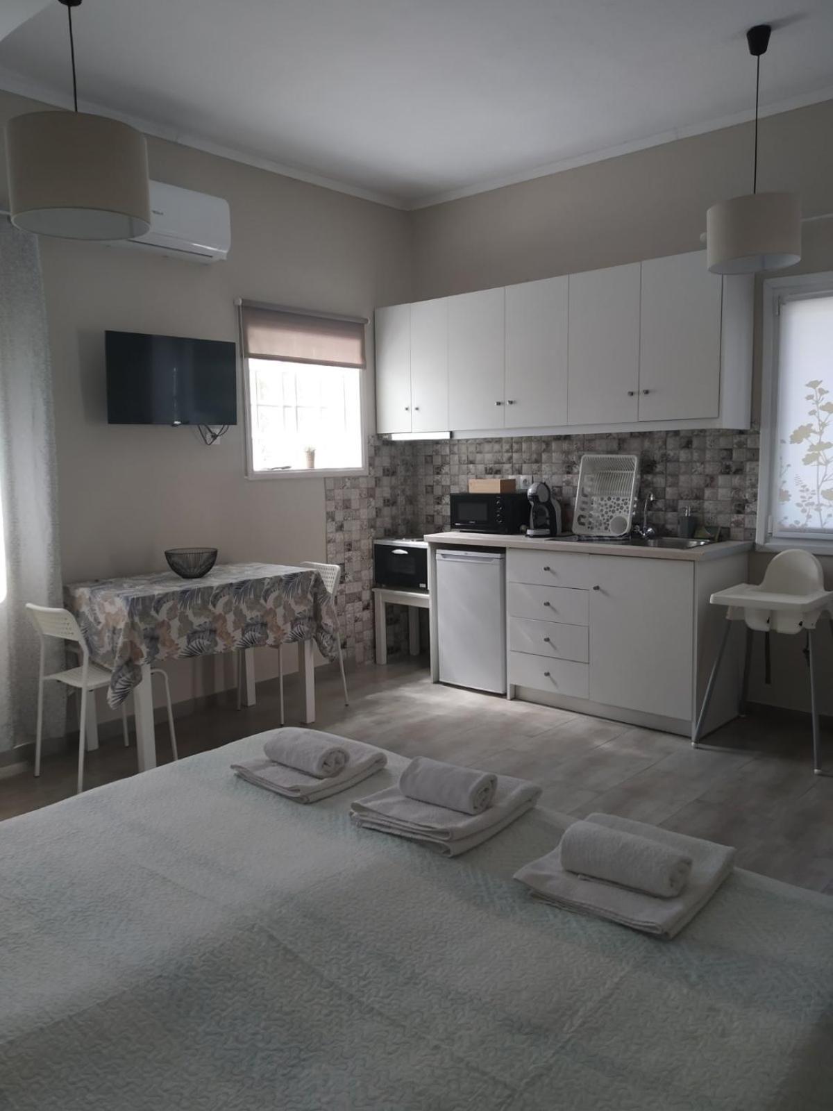 Apartment Trousas *