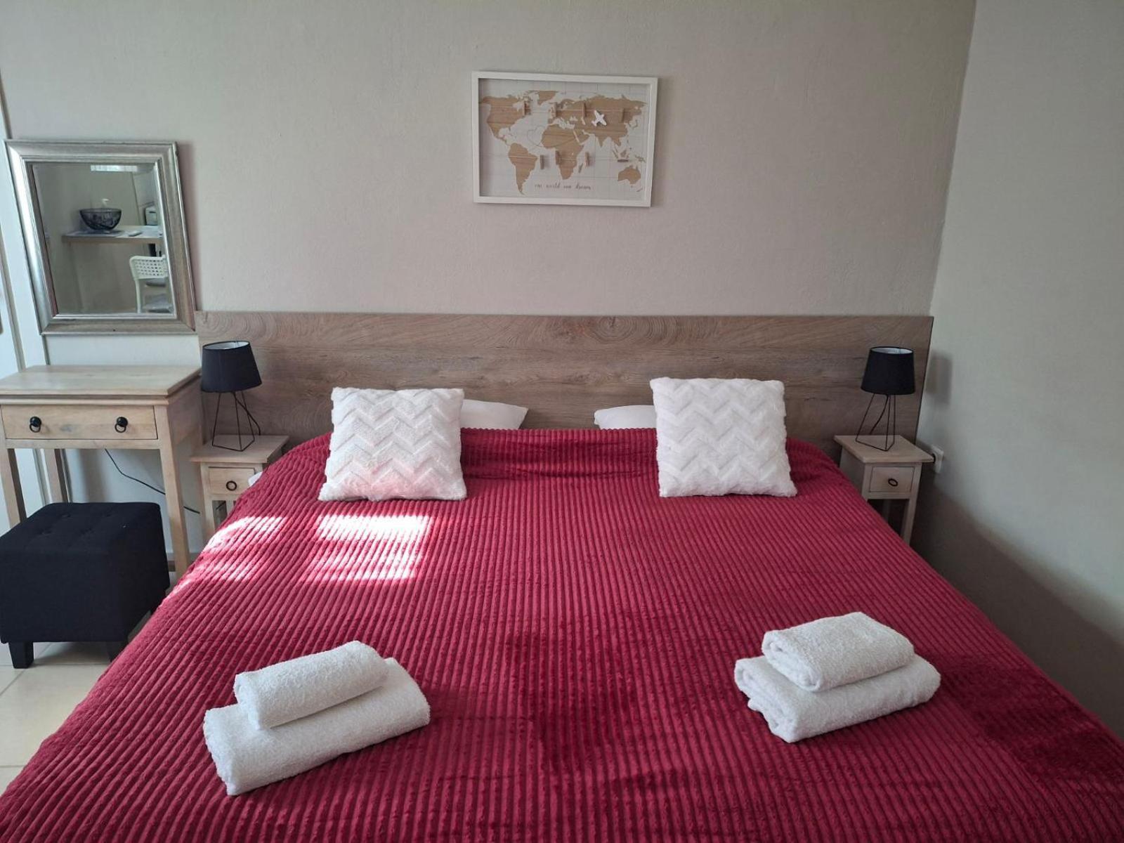 Apartment Trousas